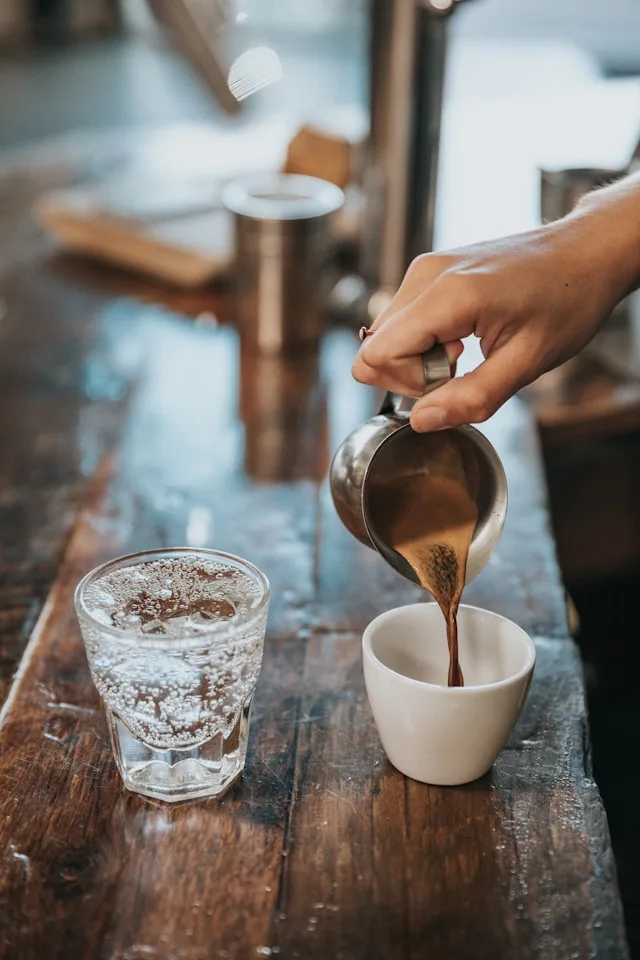 Benarkah Minum Kopi Panas Itu Makruh? Ini Penjelasan Ulama dan Dalilnya